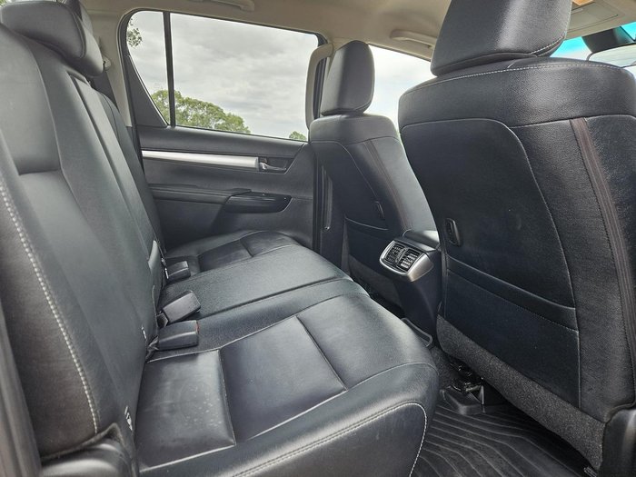 2023 Toyota Hilux SR5