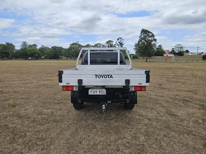 2023 Toyota Hilux SR5