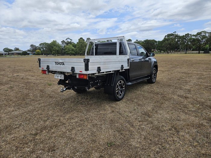 2023 Toyota Hilux SR5