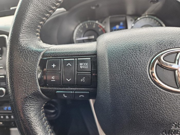 2023 Toyota Hilux SR5