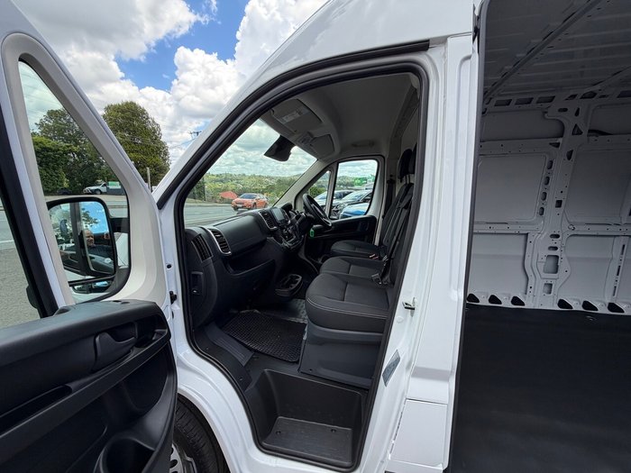 2025 Peugeot Boxer Pro Mid Roof LWB