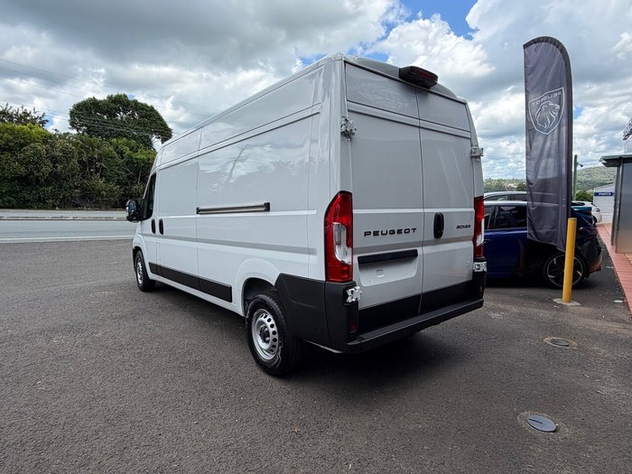 2025 Peugeot Boxer Pro Mid Roof LWB