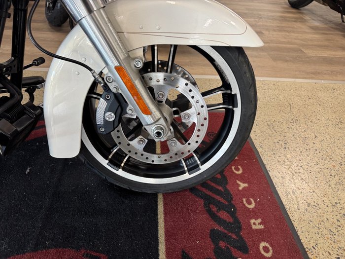 2016 HARLEY-DAVIDSON FLHXS STREET GLIDE SPECIAL GOLD