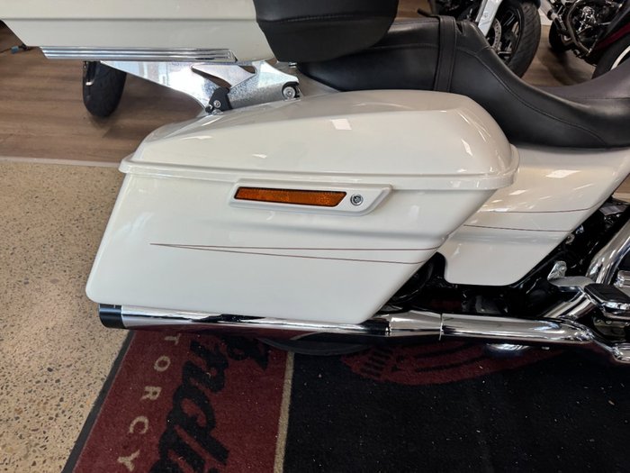 2016 HARLEY-DAVIDSON FLHXS STREET GLIDE SPECIAL GOLD