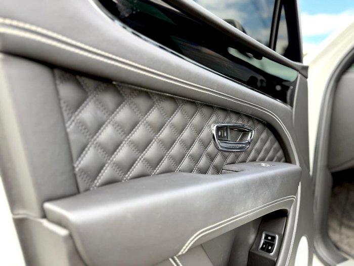 2021 Bentley Bentayga V8 4V MY22 AWD Glacier White