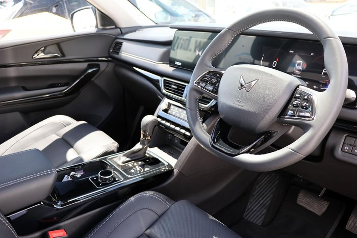 2024 Mahindra XUV700 AX7L Black Edition Napoli Black