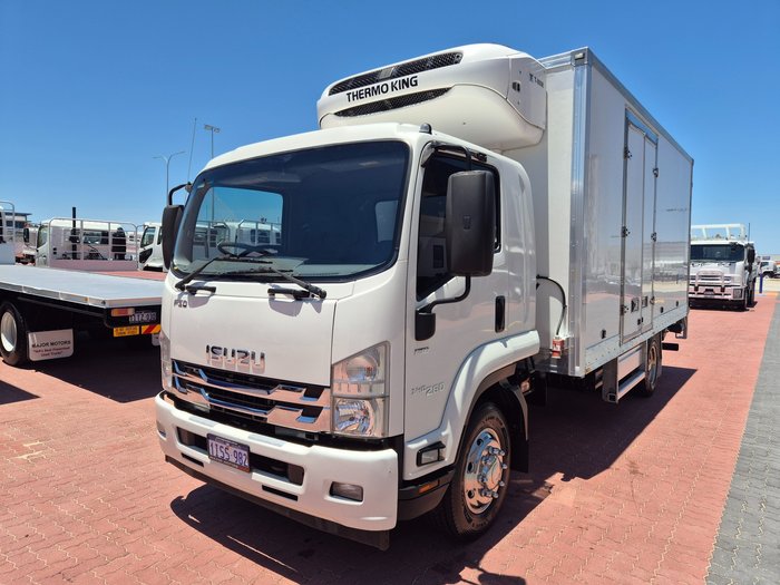 2019 Isuzu Trucks FSD 140/120-260 AUTO 8 Pallet Freezer