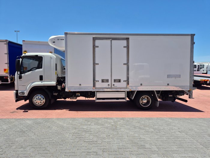 2019 Isuzu Trucks FSD 140/120-260 AUTO 8 Pallet Freezer