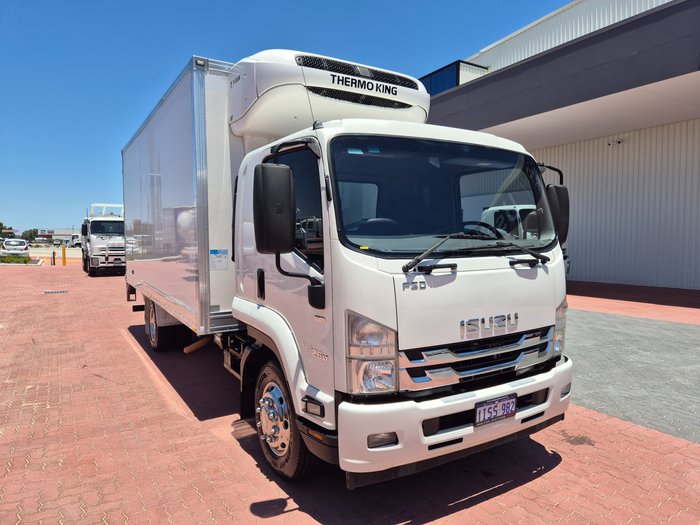 2019 Isuzu Trucks FSD 140/120-260 AUTO 8 Pallet Freezer