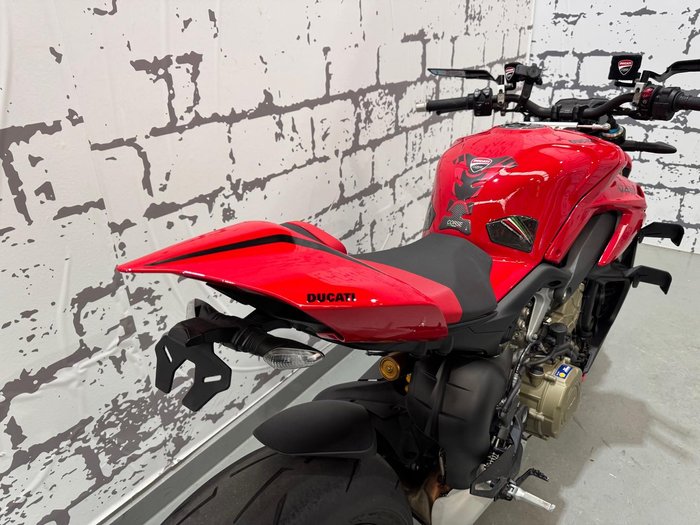 2023 Ducati Streetfighter V4 S Streetfighter Red