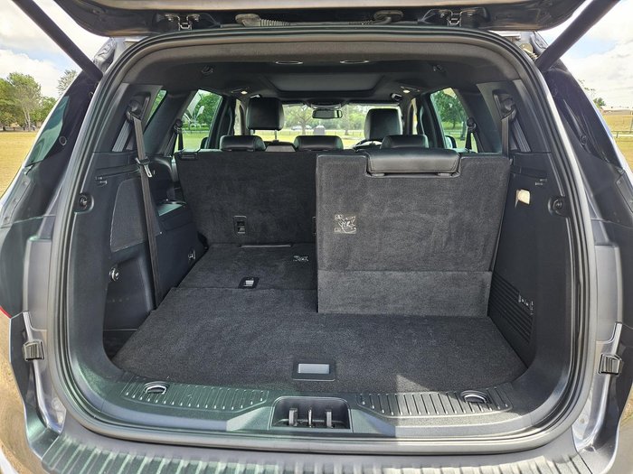 2022 Ford Everest Titanium