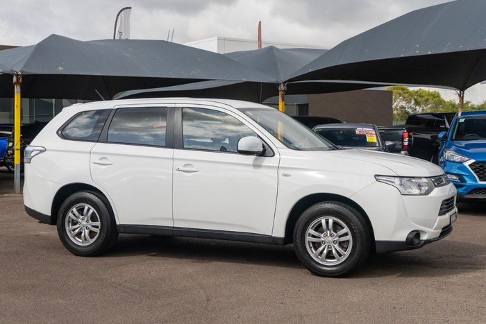 2013 Mitsubishi Outlander ES