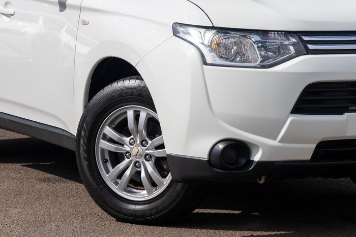 2013 Mitsubishi Outlander ES