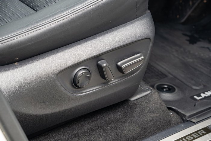 2024 Toyota Landcruiser Sahara ZX