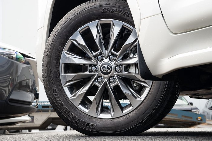 2024 Toyota Landcruiser Sahara ZX