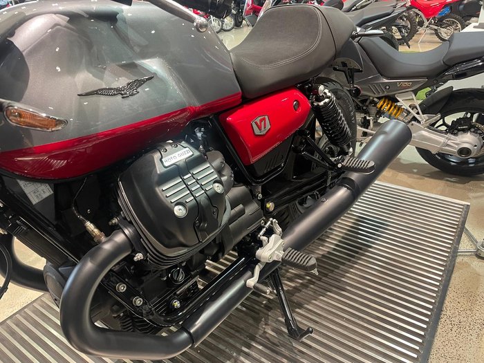 2025 Moto Guzzi V7 Stone Corsa Stone Red