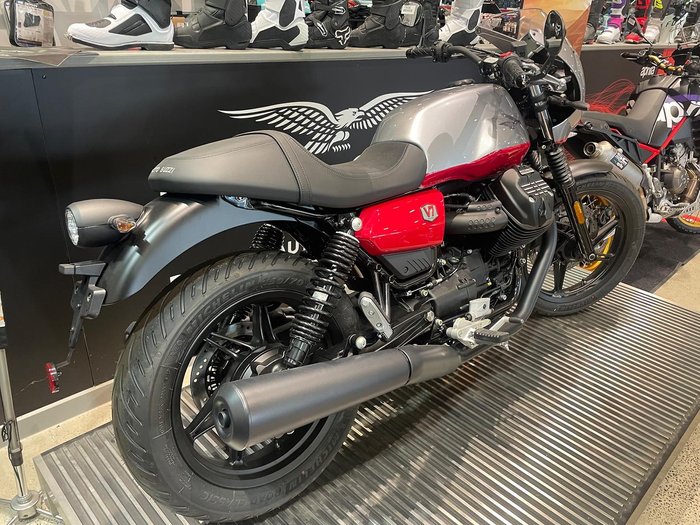 2025 Moto Guzzi V7 Stone Corsa Stone Red