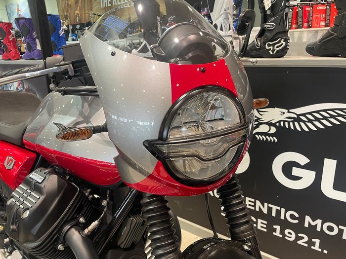 2025 Moto Guzzi V7 Stone Corsa Stone Red