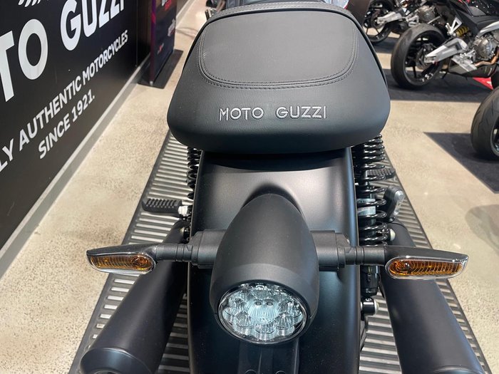 2025 Moto Guzzi V7 Stone Corsa Stone Red