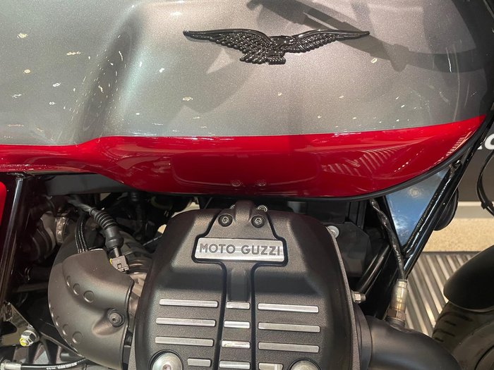 2025 Moto Guzzi V7 Stone Corsa Stone Red