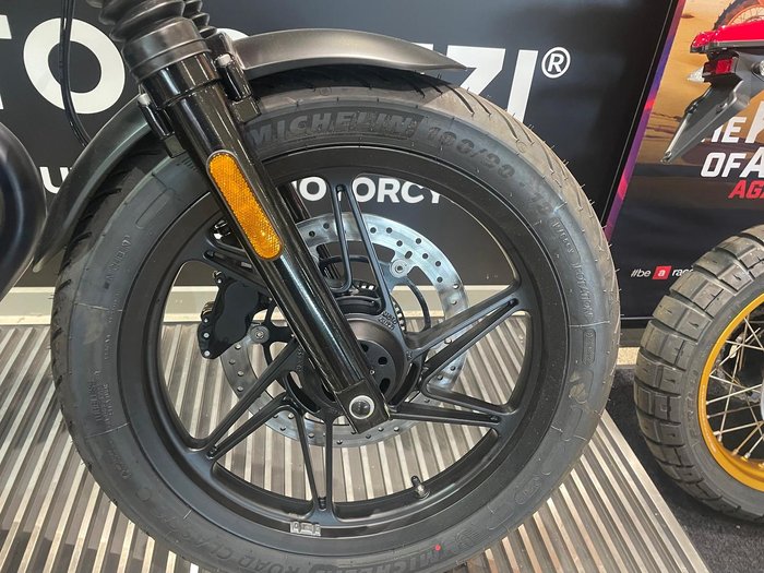 2025 Moto Guzzi V7 Stone Corsa Stone Red