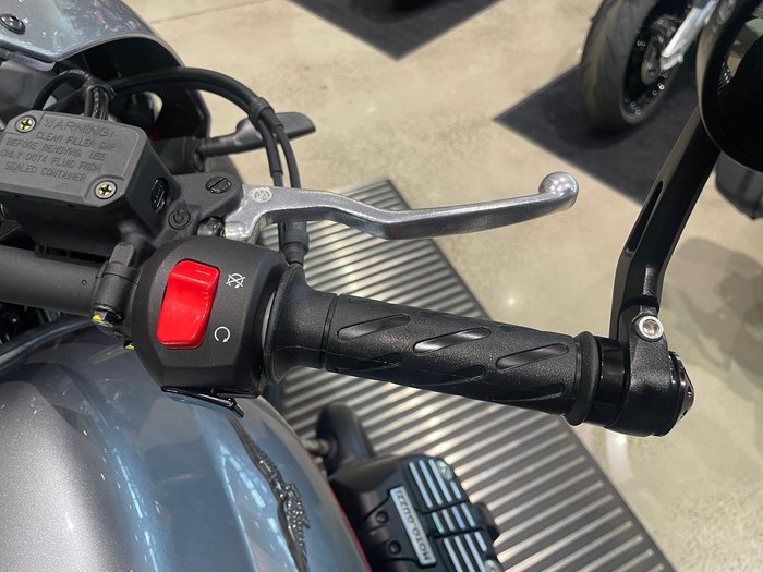 2025 Moto Guzzi V7 Stone Corsa Stone Red