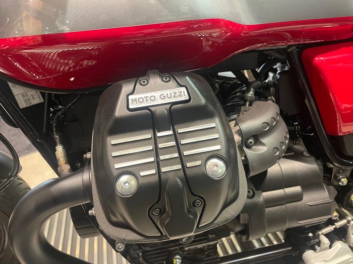 2025 Moto Guzzi V7 Stone Corsa Stone Red