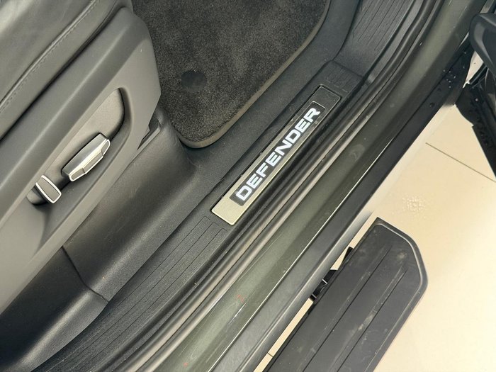 2025 Land Rover Defender 110 P635 OCTA Edition One