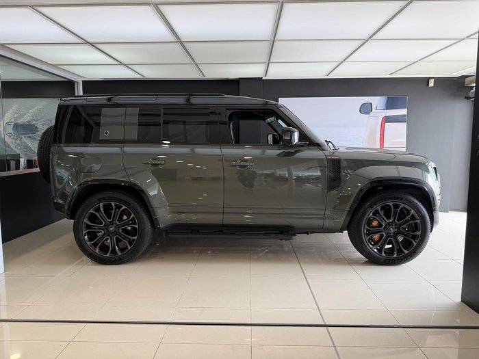 2025 Land Rover Defender 110 P635 OCTA Edition One