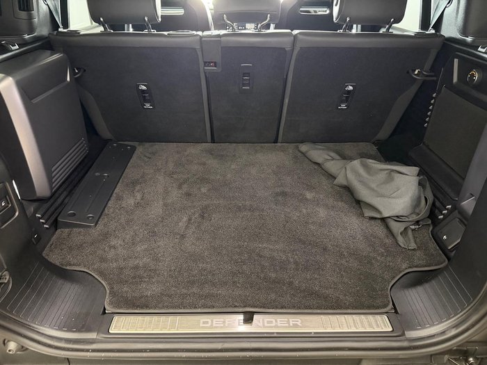 2025 Land Rover Defender 110 P635 OCTA Edition One