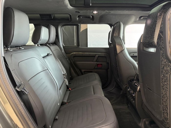2025 Land Rover Defender 110 P635 OCTA