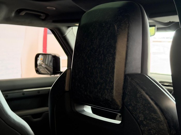 2025 Land Rover Defender 110 P635 OCTA