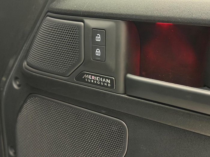 2025 Land Rover Defender 110 P635 OCTA