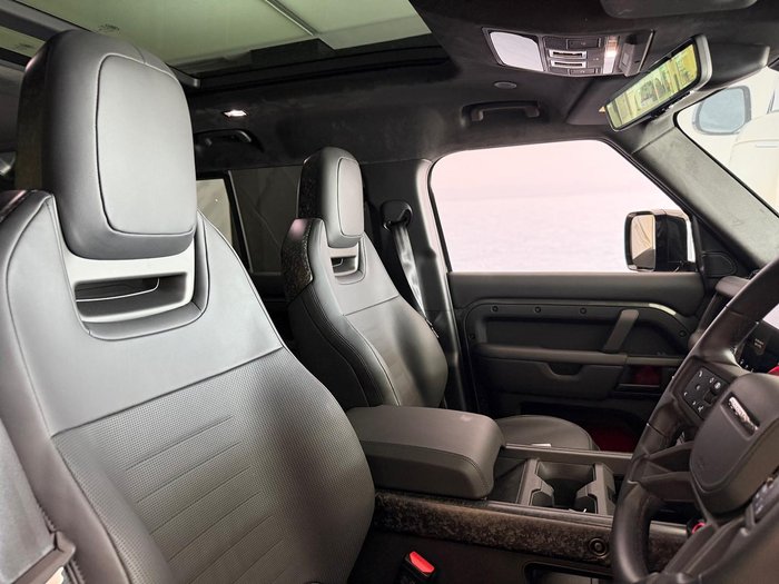 2025 Land Rover Defender 110 P635 OCTA Edition One