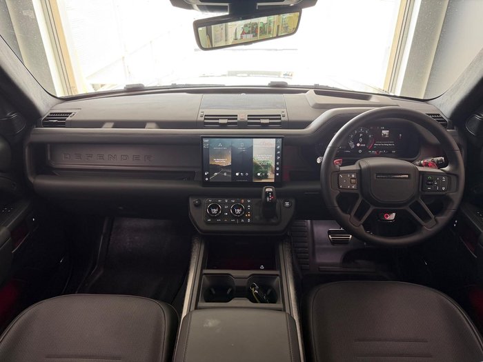 2025 Land Rover Defender 110 P635 OCTA
