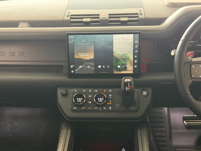 2025 Land Rover Defender 110 P635 OCTA