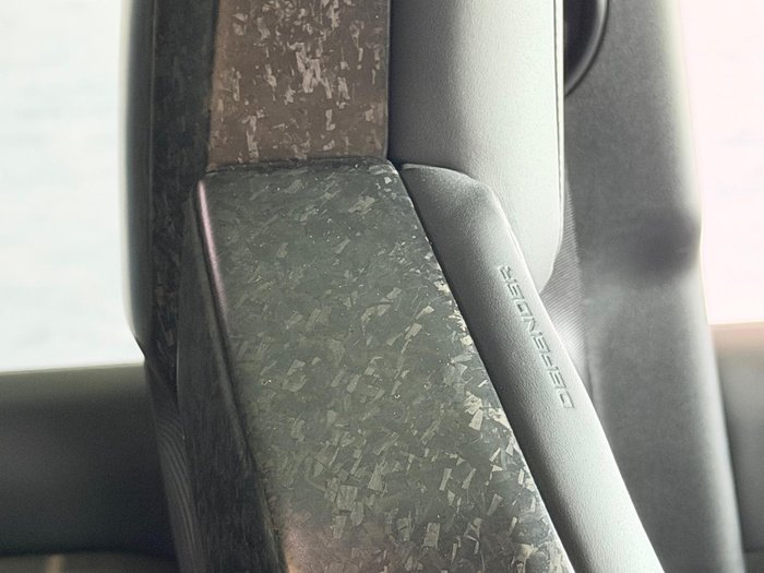 2025 Land Rover Defender 110 P635 OCTA Edition One