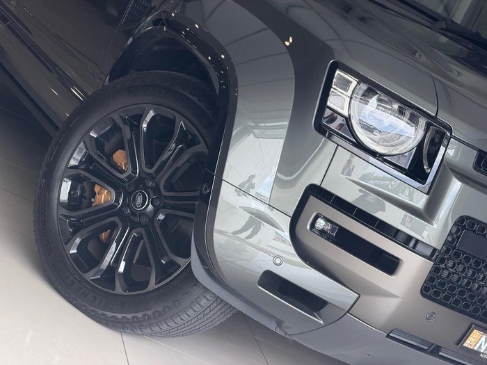 2025 Land Rover Defender 110 P635 OCTA