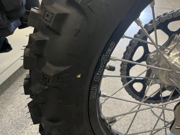 2025 HUSQVARNA FE450 NEBULA WHITE