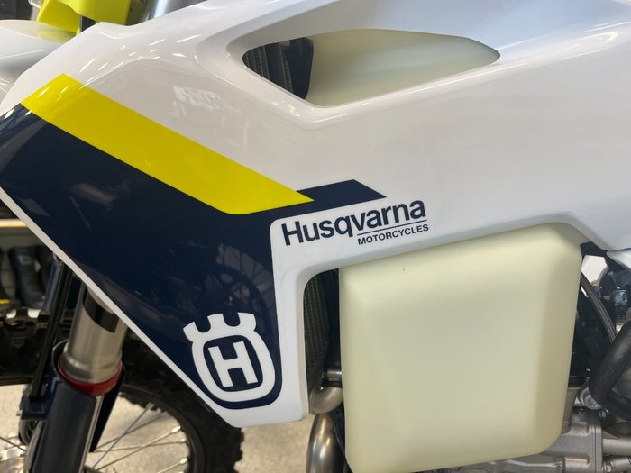 2025 HUSQVARNA FE450 NEBULA WHITE