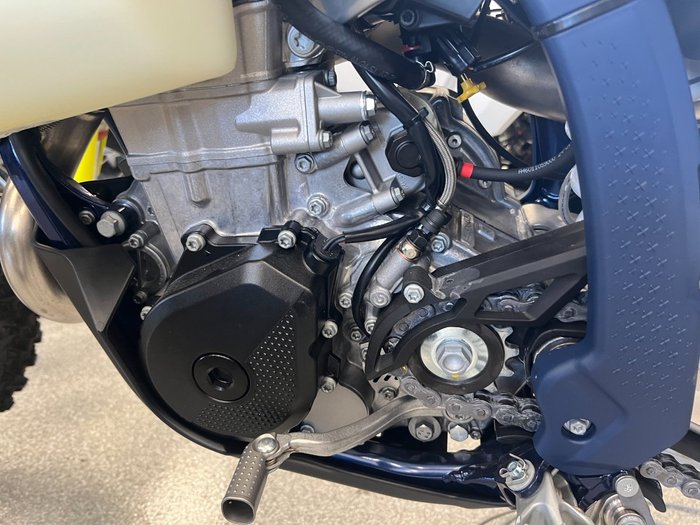 2025 HUSQVARNA FE450 NEBULA WHITE