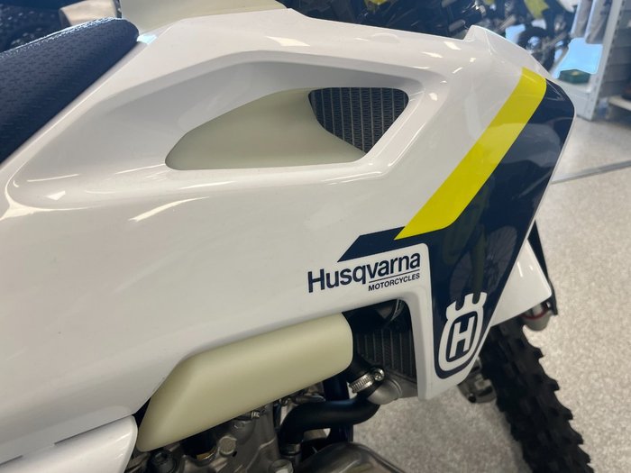 2025 HUSQVARNA FE450 NEBULA WHITE