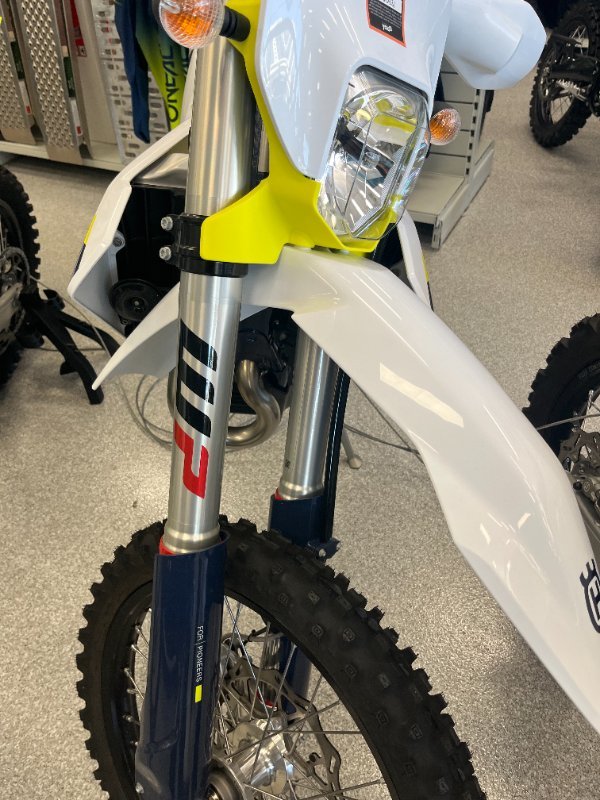 2025 HUSQVARNA FE450 NEBULA WHITE