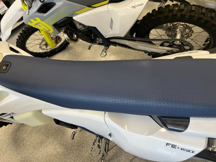 2025 HUSQVARNA FE450 NEBULA WHITE