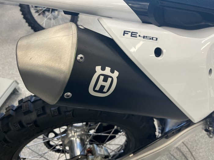 2025 HUSQVARNA FE450 NEBULA WHITE