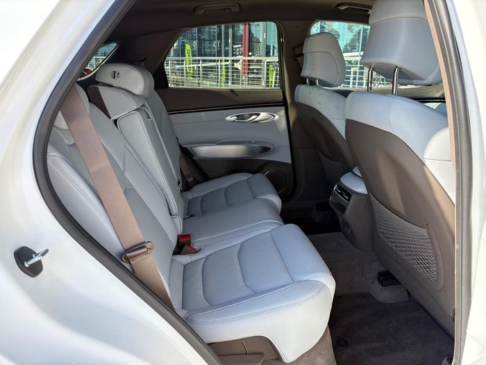 2024 Genesis GV70 2.5T ADVANCED