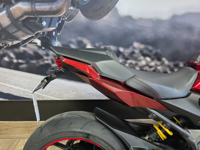 2021 Honda CBR650R RED