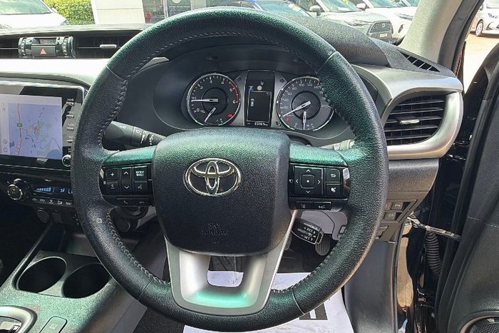 2020 Toyota Hilux SR5