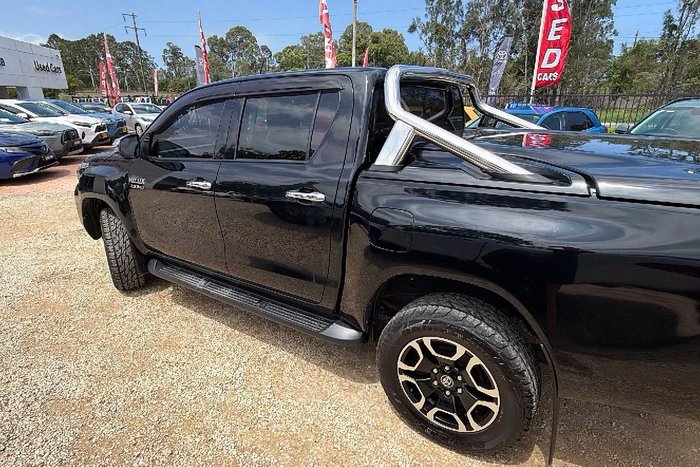 2020 Toyota Hilux SR5