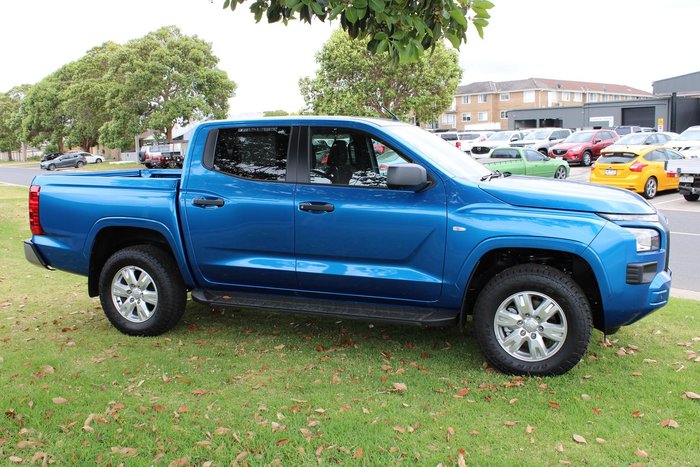 2025 Mitsubishi Triton GLX+